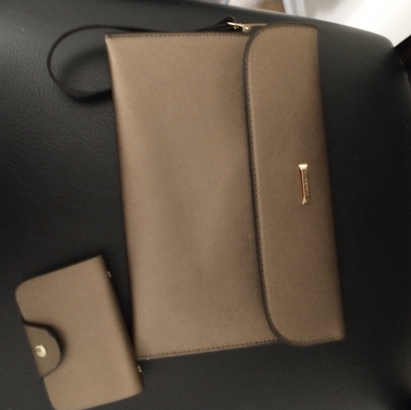 Wristlet and matching ID holder - Picture 6 of 11